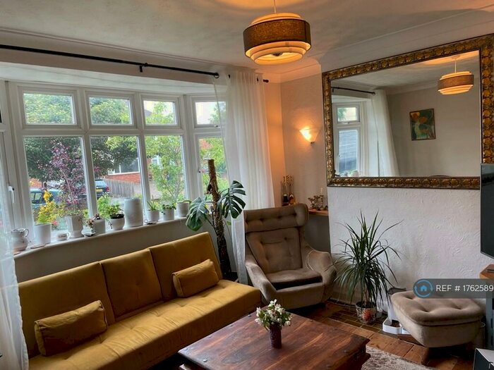 3 Bedroom Semi-Detached House To Rent In Delbush Avenue, Oxford, OX3