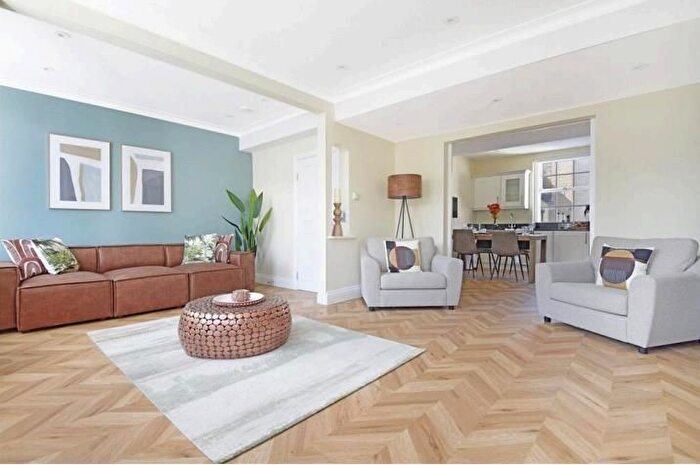 3 Bedroom Flat To Rent In Upper Montagu Street, Marylebone, London, W1H