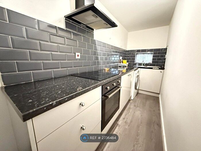 2 Bedroom Flat To Rent In High Street, Rowley Regis, B65