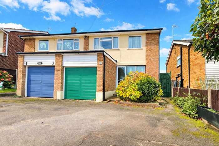 3 Bedroom Semi Detached House For Sale In Chesterfield Avenue, Benfleet, SS7