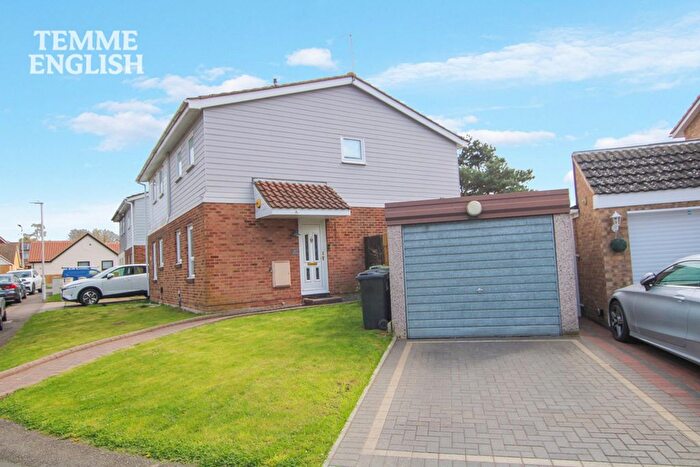 3 Bedroom Semi-Detached House For Sale In Burlington Court, Basildon, SS13