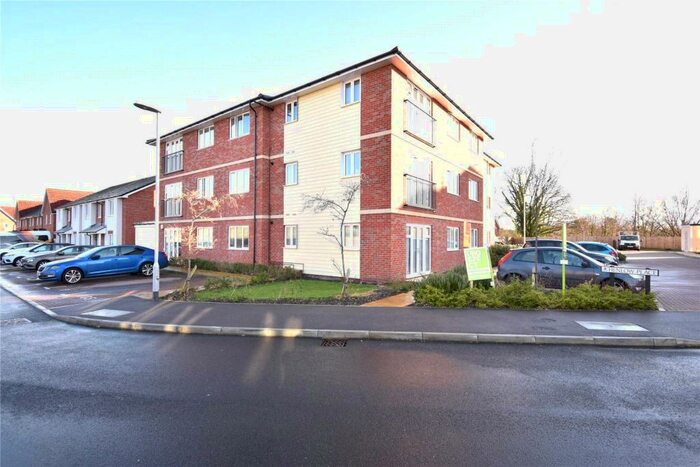 2 Bedroom Apartment To Rent In Henlow Place, Farnborough, GU14