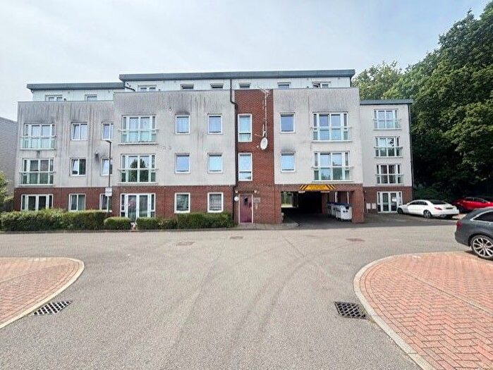 2 Bedroom Flat To Rent In Queen Marys Avenue, Watford, WD18