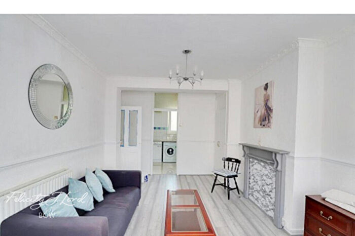 3 Bedroom Apartment To Rent In Devas Street, London, E3