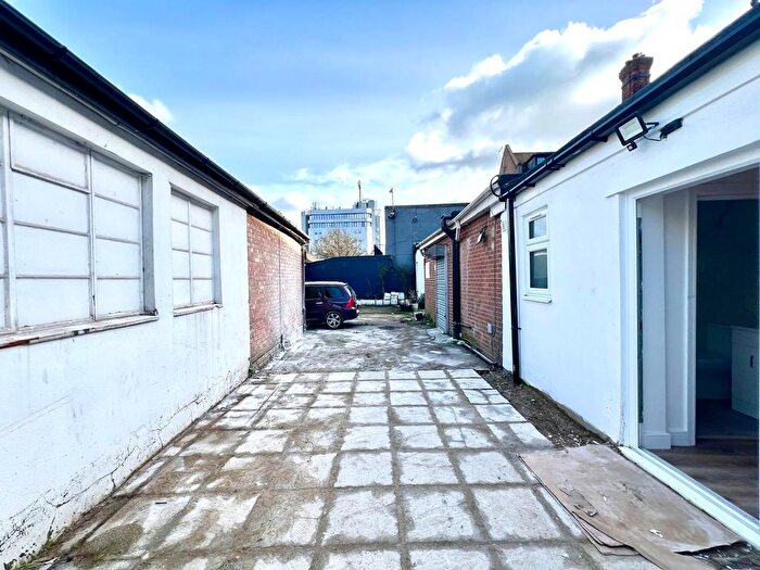 Studio To Rent In Uxbridge Road, Hayes, UB4