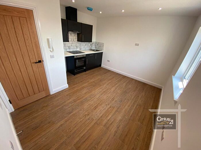 1 Bedroom Flat To Rent In |Ref: |, Shirley High Street, Southampton, SO16