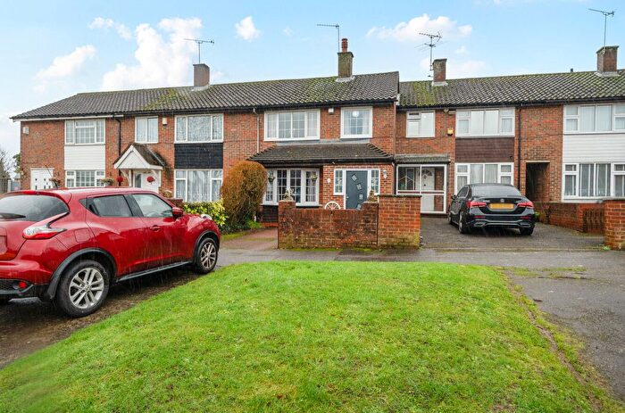 3 Bedroom Terraced House For Sale In Long Furlong Drive, Slough, Berkshire, SL2