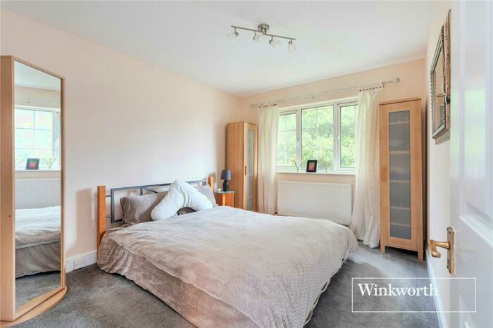 2 Bedroom Maisonette To Rent In Swan Lane, Whetstone, London, N20