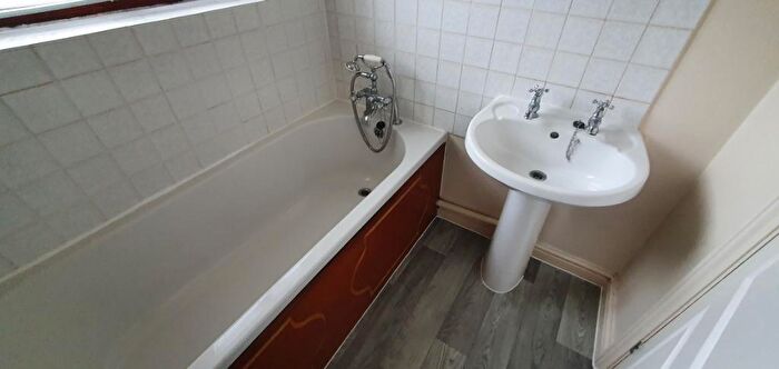 1 Bedroom End Of Terrace House To Rent In Groundsel Close, Walnut Tree, Milton Keynes, MK7