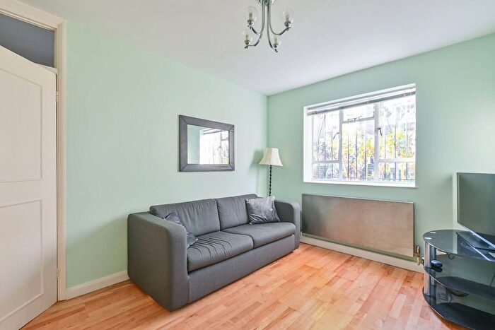 1 Bedroom Flat For Sale In Burton Bank Yeate Street, Islington, London, N1