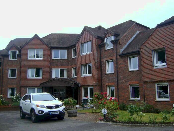 1 Bedroom Flat To Rent In Tanners Lane, Haslemere, GU27