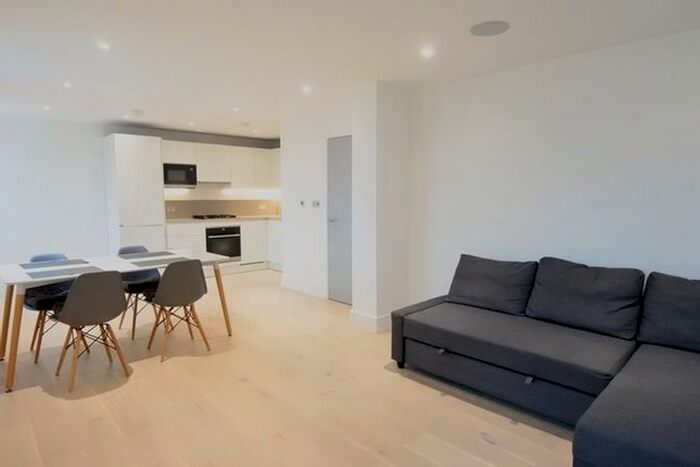 1 Bedroom Flat To Rent In Walole Court, Ealing, London, W5