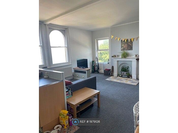 1 Bedroom Flat To Rent In Thornes House, Cowes, PO31