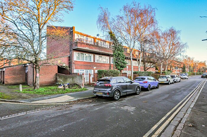 Studio For Sale In Colley House, Whitehall Road, Uxbridge, UB8