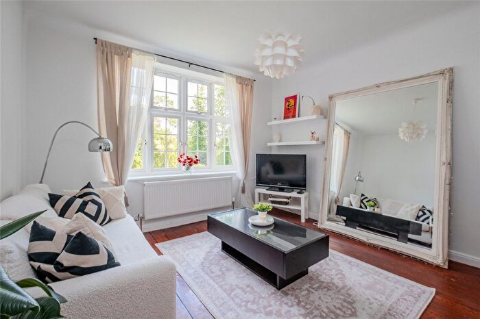 1 Bedroom Flat For Sale In Streatham Close, Streatham, Lambeth, London, SW16