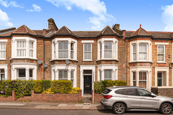 2 Bedroom Flat For Sale In Saint Asaph Road, London, SE4