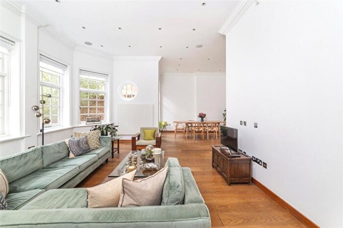 4 Bedroom Maisonette To Rent In Bracknell Gardens, Hampstead, NW3