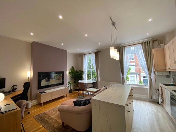 1 Bedroom Flat To Rent In Westwick Gardens, London, W14