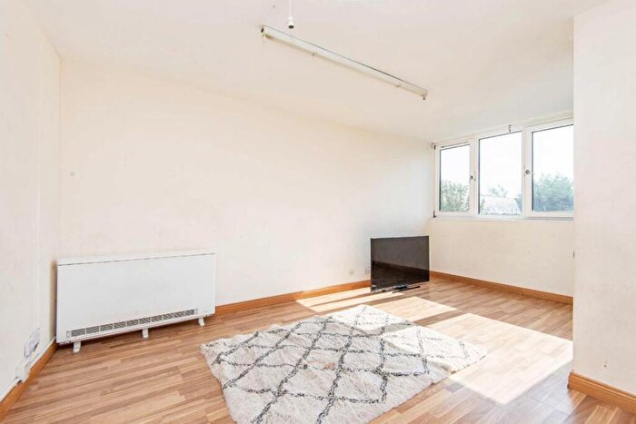 2 Bedroom Flat To Rent In Barnsley Street, Whitechapel, E1