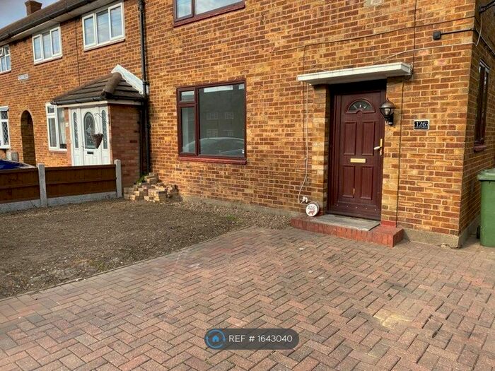 3 Bedroom End Of Terrace House To Rent In Foyle Drive, South Ockendon, RM15