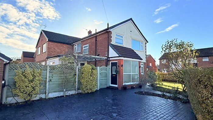 3 Bedroom Semi Detached House To Rent In Wharfedale Drive, Rainhill, Prescot, L35