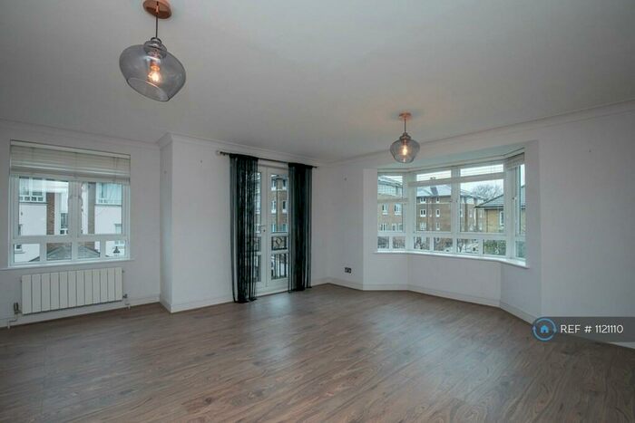 2 Bedroom Flat To Rent In Dee House, Kingston Upon Thames, KT2