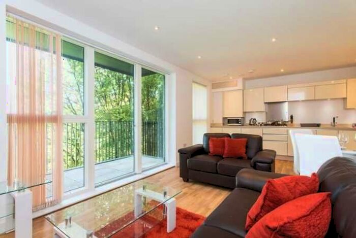 2 Bedroom Flat To Rent In Valley House, Manor Road, West Ealing, W13