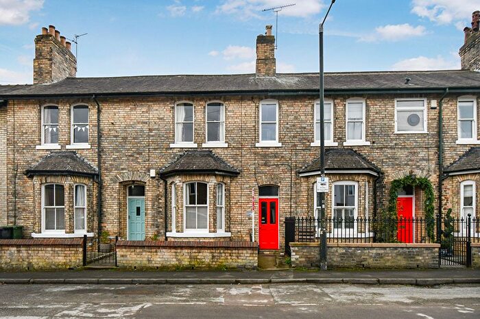 3 Bedroom Flat For Sale In Bootham Crescent, York, YO30