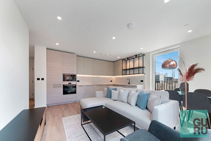 2 Bedroom Flat To Rent In Heron Wharf, London, E14