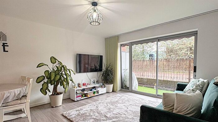 2 Bedroom Flat For Sale In Newham Way, London, E6