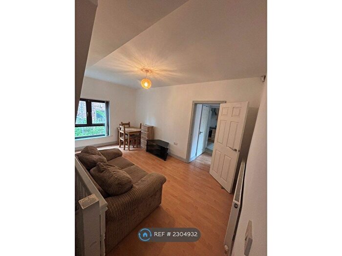 2 Bedroom Flat To Rent In High Lane, Manchester, M21