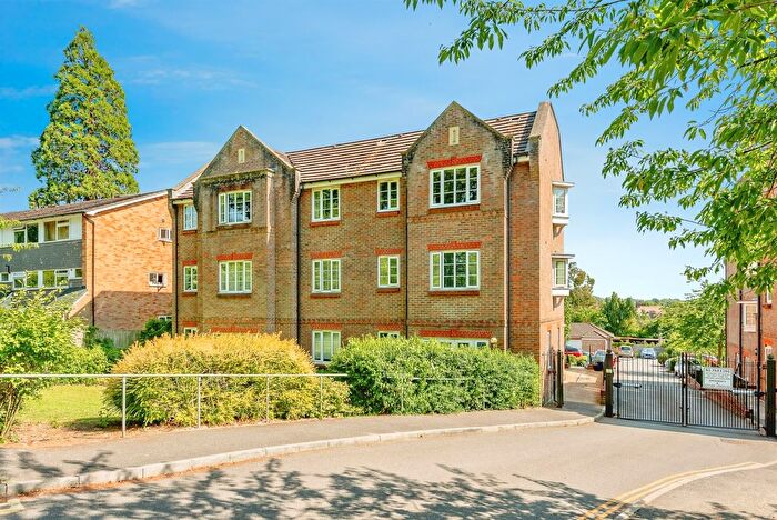 2 Bedroom Flat For Sale In Gatton Park Road, Redhill, RH1