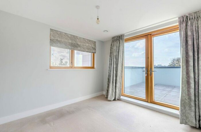 2 Bedroom Flat To Rent In East Acton Lane, Acton, London, W3