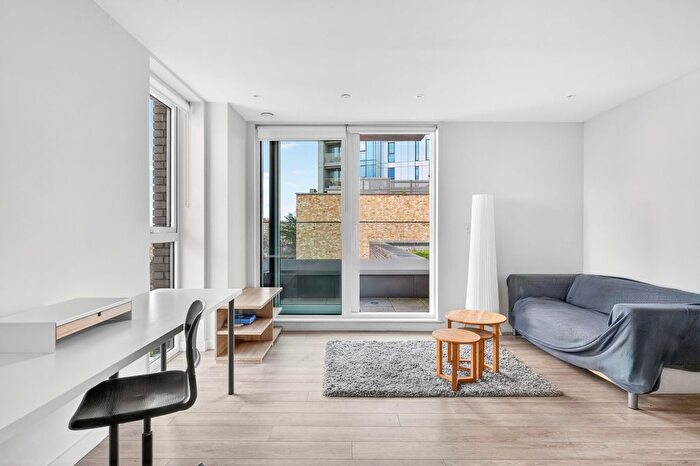 1 Bedroom Flat To Rent In Sandpiper Building, Newnton Close, N4