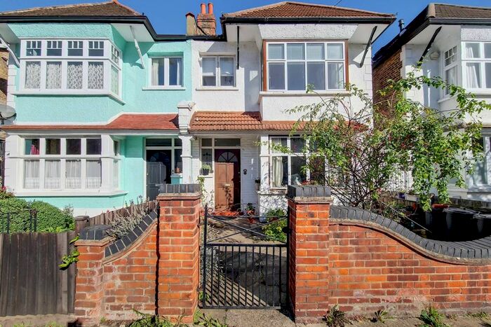 1 Bedroom Maisonette To Rent In Aldbourne Road, Shepherd's Bush, London, W12