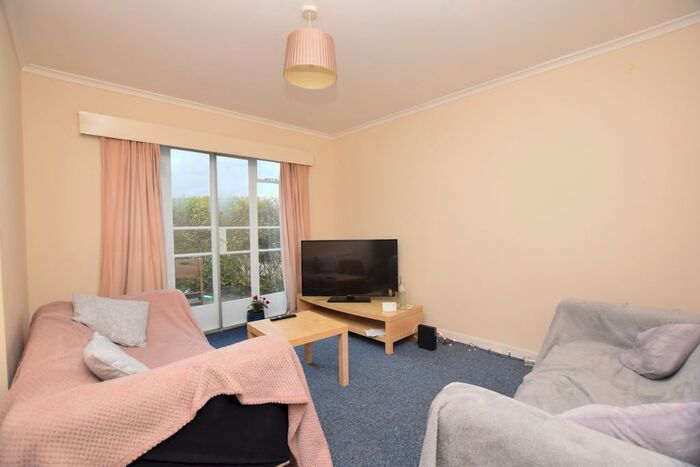 4 Bedroom Semi-Detached House To Rent In College Road, Fishponds, Bristol, BS16