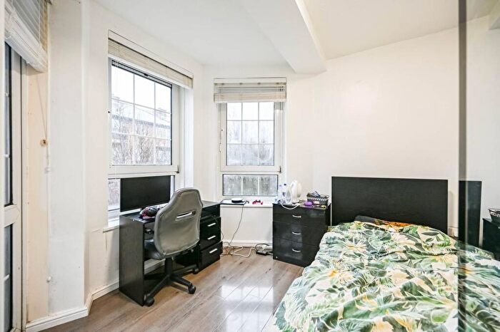 2 Bedroom Flat For Sale In Trinidad House, Docklands, London, E14