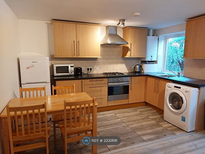 3 Bedroom Flat To Rent In Davenant Road, London, N19