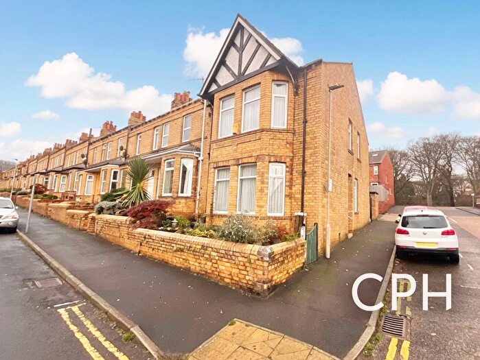 3 Bedroom End Of Terrace House For Sale In Mayville Avenue, Scarborough, YO12