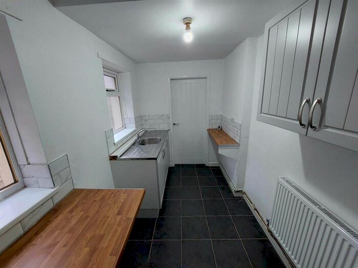 2 Bedroom Flat To Rent In Dudley Road, Blakenhall, Wolverhampton, WV2