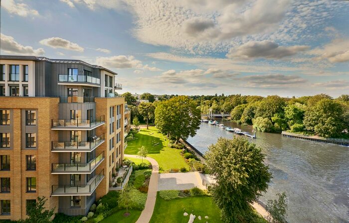 2 Bedroom Flat For Sale In Camera House, Teddington Riverside, Teddington, TW11