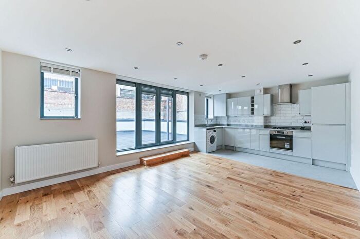 2 Bedroom Flat To Rent In Tooting High Street, Tooting, London, SW17
