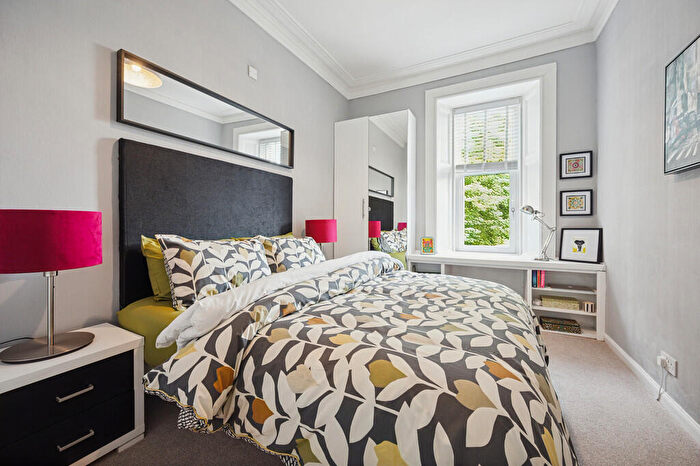 1 Bedroom Apartment For Sale In /, Laurel Place, Thornwood, G11