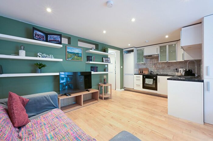 1 Bedroom Flat To Rent In Waldegrave Road, Teddington, TW11