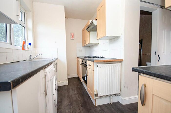5 Bedroom Terraced House For Sale In Broadlands Road, Southampton, SO17