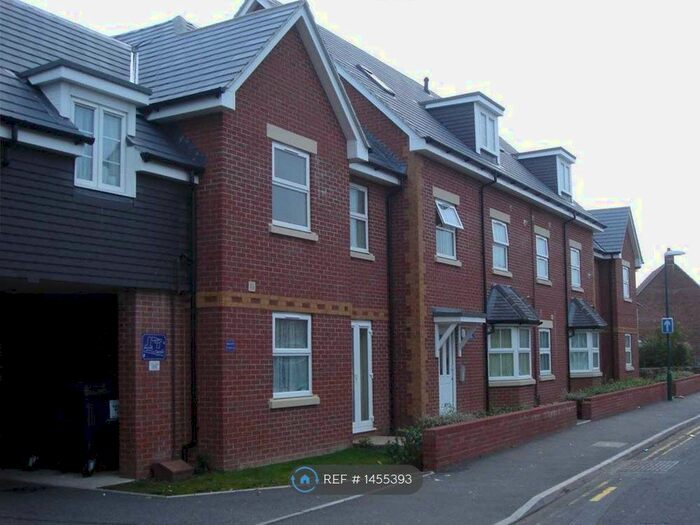 2 Bedroom Flat To Rent In Ivy Court, Bournemouth, BH9