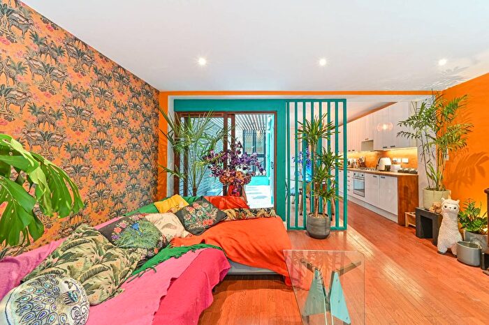 2 Bedroom Flat For Sale In Kellett Road, Brixton, London, SW2