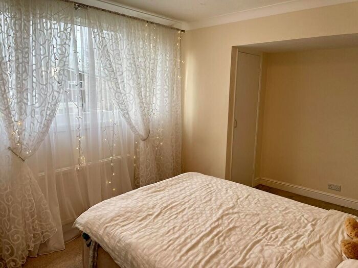 3 Bedroom Terraced House For Sale In Leaves Spring, Stevenage, SG2