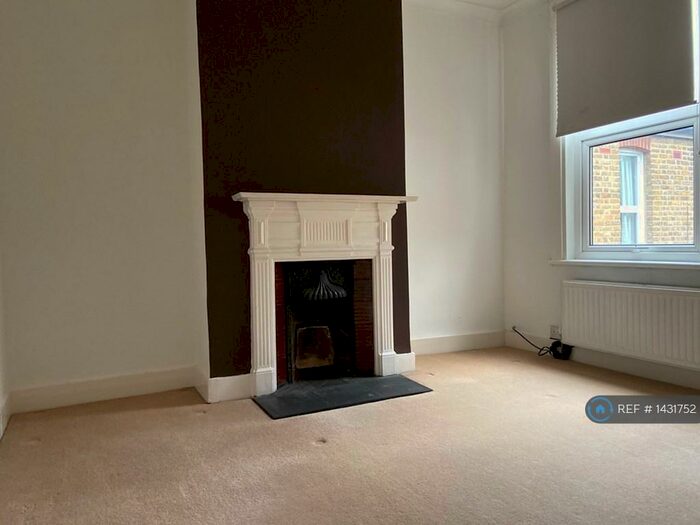 3 Bedroom Flat To Rent In Enfield, Enfield, EN1