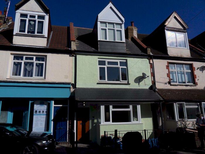 1 Bedroom Flat To Rent In Pall Mall, Leigh On Sea, SS9
